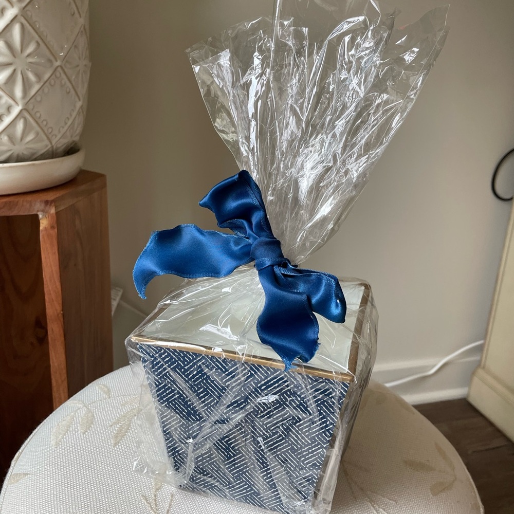 Hedge Farm candle “blue spa”